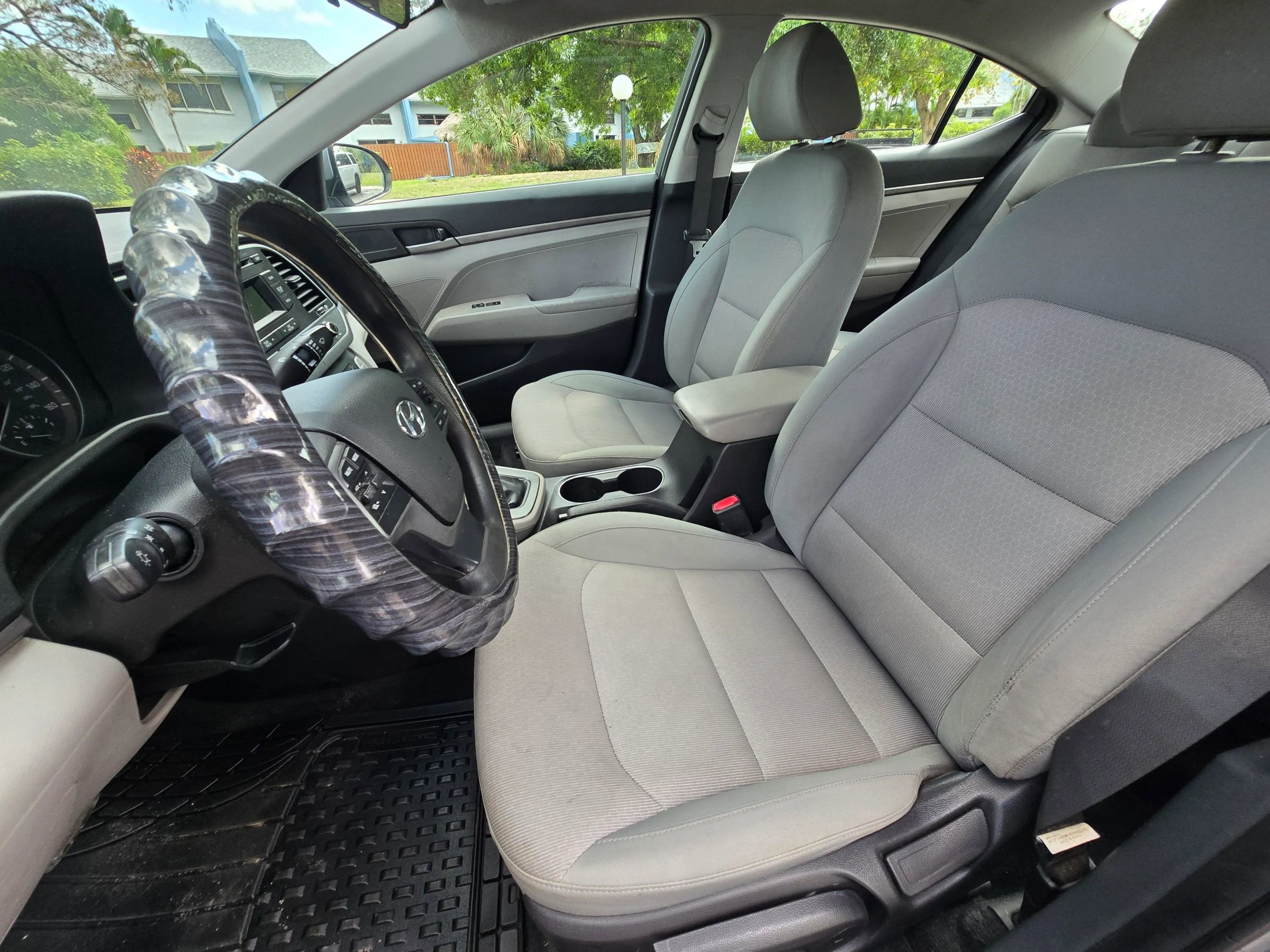 Used 2017 Hyundai Elantra SE image 9