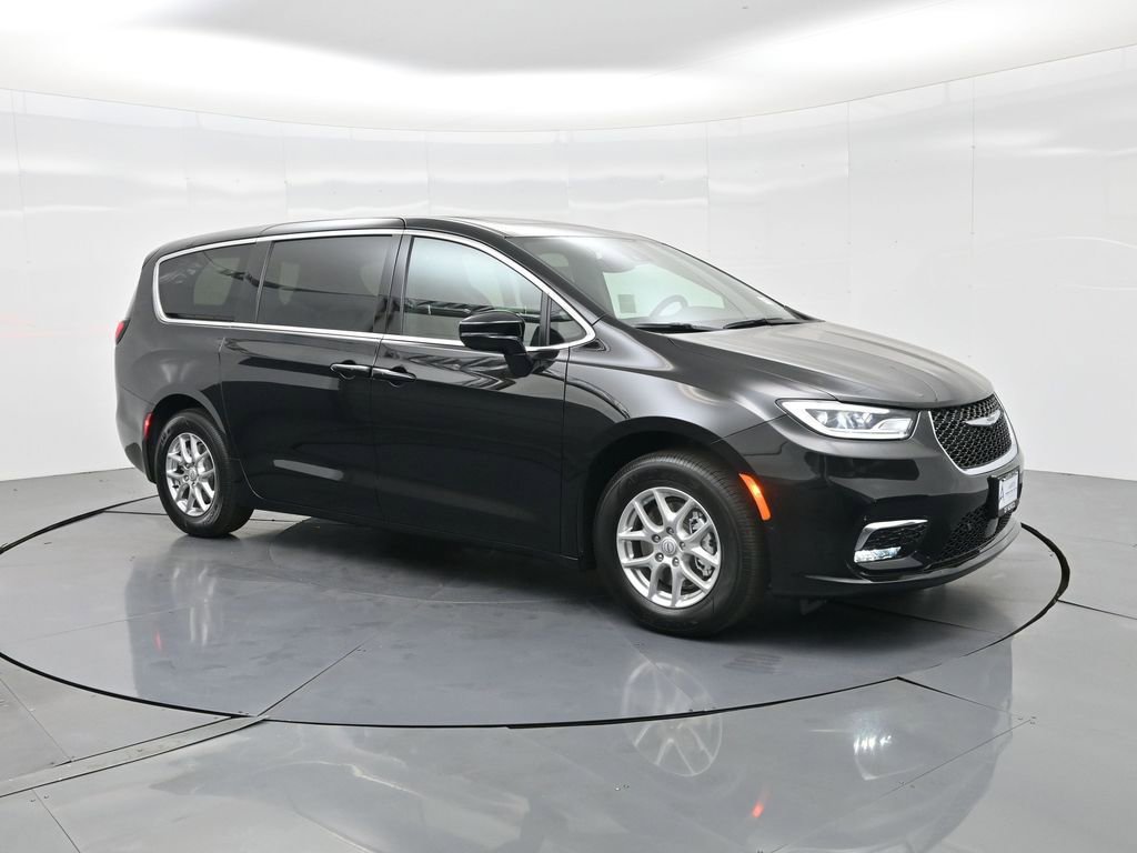 New 2026 Chrysler Pacifica Select image 4