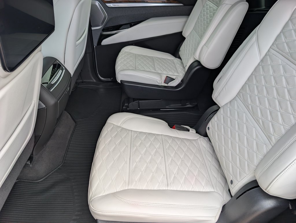 Certified 2025 Cadillac Escalade ESV Sport Platinum RWD image 17