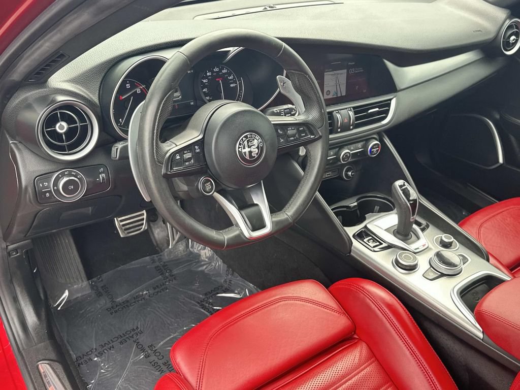 Used 2023 Alfa Romeo Giulia Veloce RWD image 2