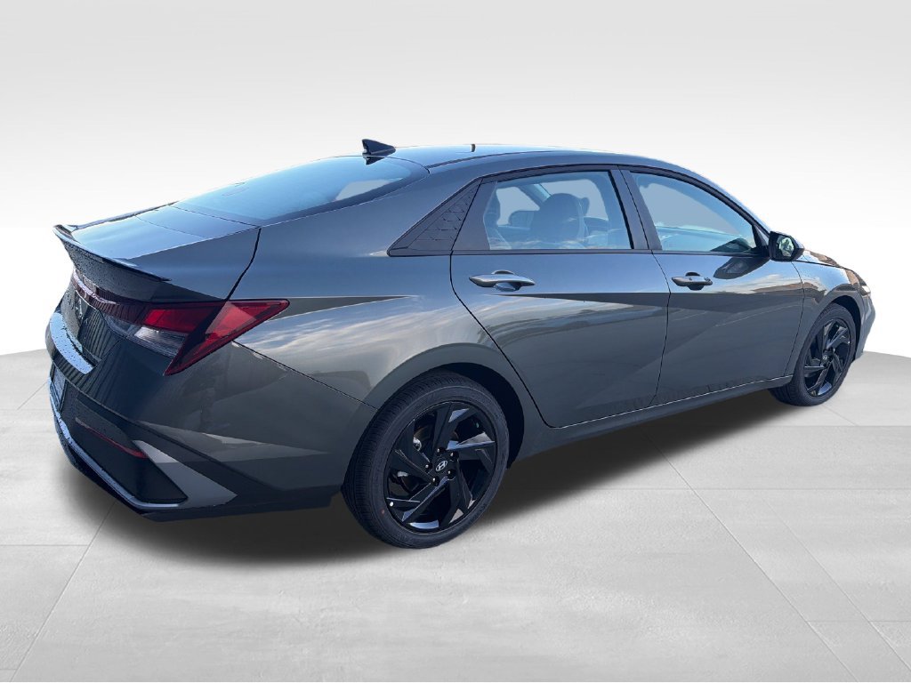 New 2026 Hyundai Elantra SEL Sport FWD image 7