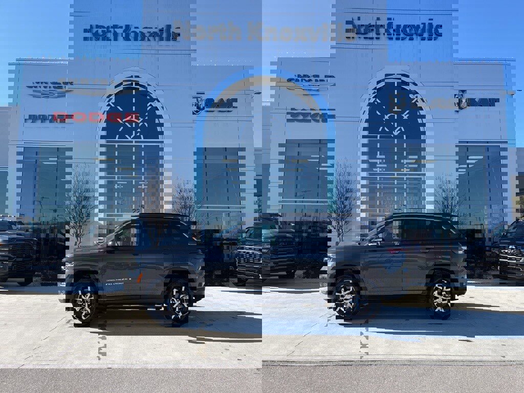 Used 2025 Jeep Grand Cherokee Limited image 2