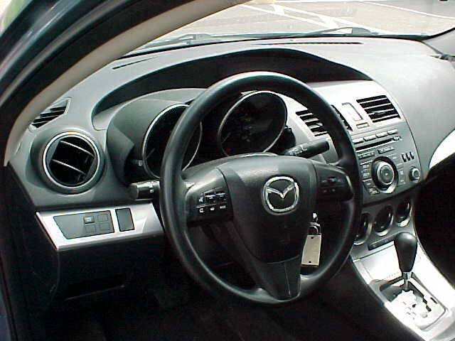 Used 2011 MAZDA MAZDA3 i Touring FWD image 16
