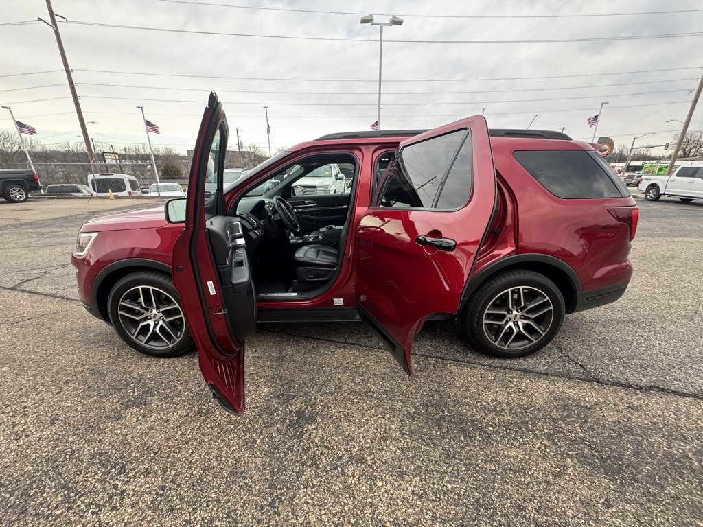 Used 2019 Ford Explorer Sport w/ Equipment Group 401A image 4