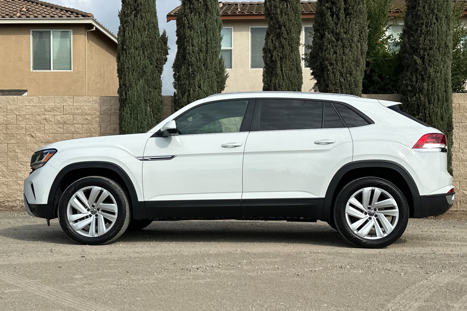 Used 2022 Volkswagen Atlas Cross Sport SE image 7