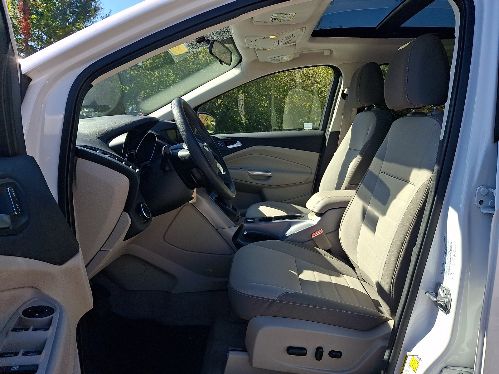 Used 2015 Ford Escape SE w/ Equipment Group 201A AWD/4WD image 14