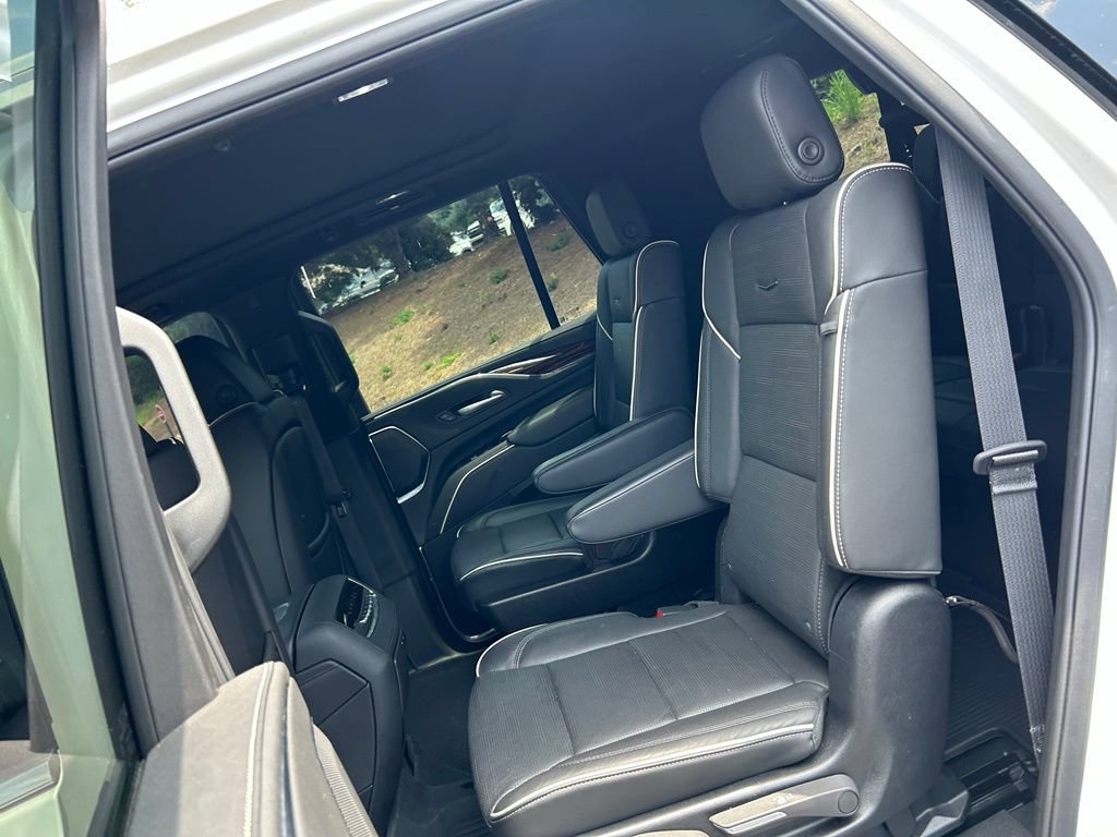 Used 2024 Cadillac Escalade Premium Luxury w/ Performance Package AWD/4WD image 45