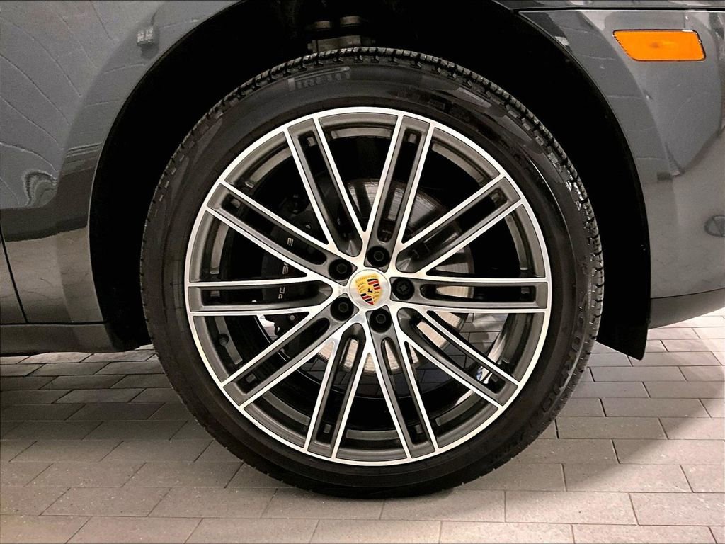 Certified 2024 Porsche Macan image 14