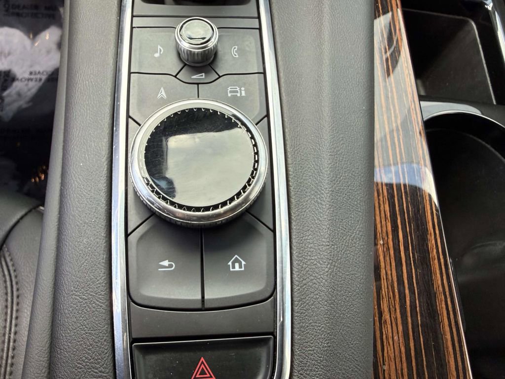 Used 2024 Cadillac Escalade ESV Luxury AWD/4WD image 58