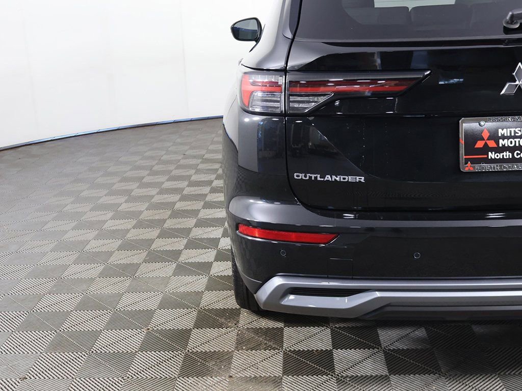 New 2025 Mitsubishi Outlander SE AWD/4WD image 18
