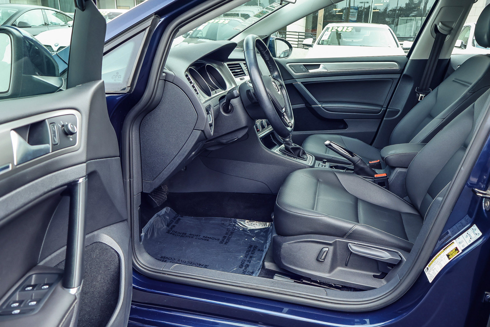 Used 2016 Volkswagen Golf SE w/ Lighting Package FWD image 2