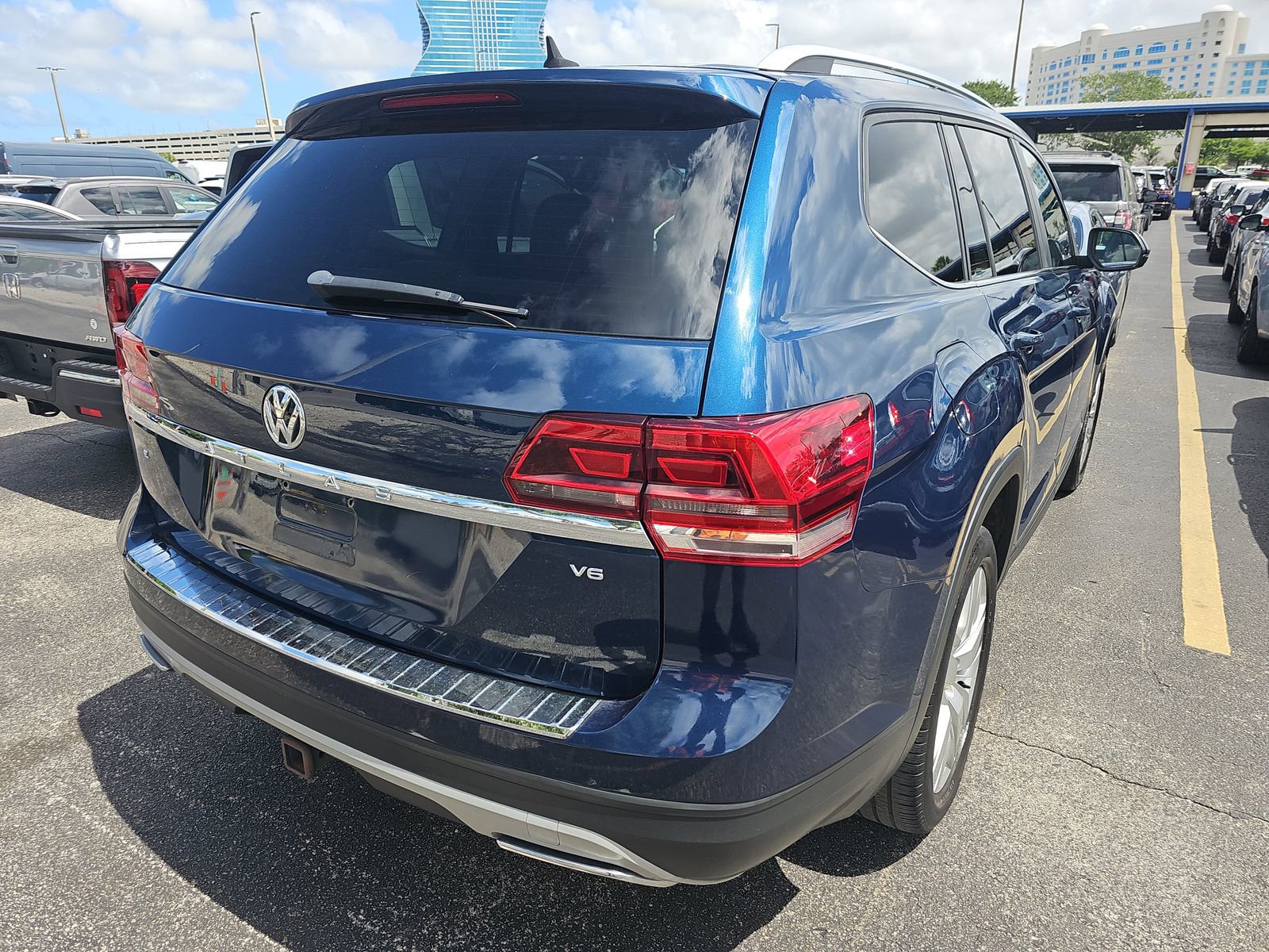 Used 2019 Volkswagen Atlas SE w/ Towing Package FWD image 6