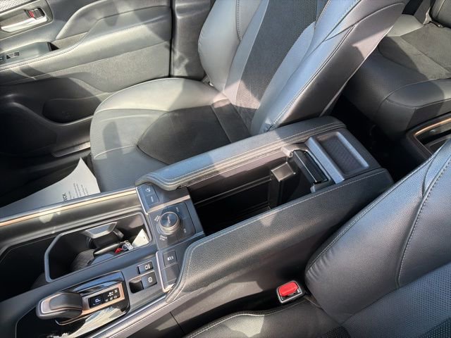 Used 2024 Toyota Grand Highlander AWD Hybrid image 23