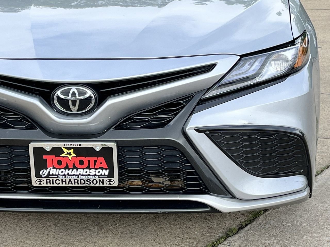 Used 2024 Toyota Camry XSE FWD image 8