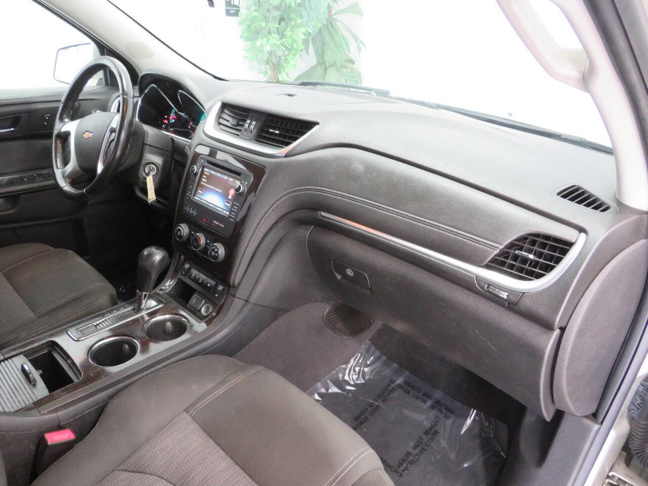 Used 2016 Chevrolet Traverse LT w/ Style and Technology Package image 10