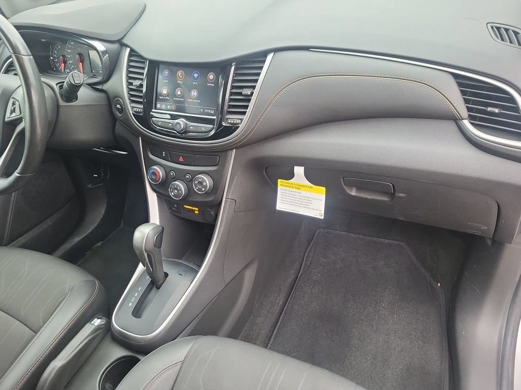 Used 2022 Chevrolet Trax LT w/ LT Convenience Package AWD/4WD image 34