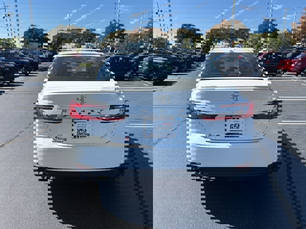 Used 2025 Toyota Camry SE image 16