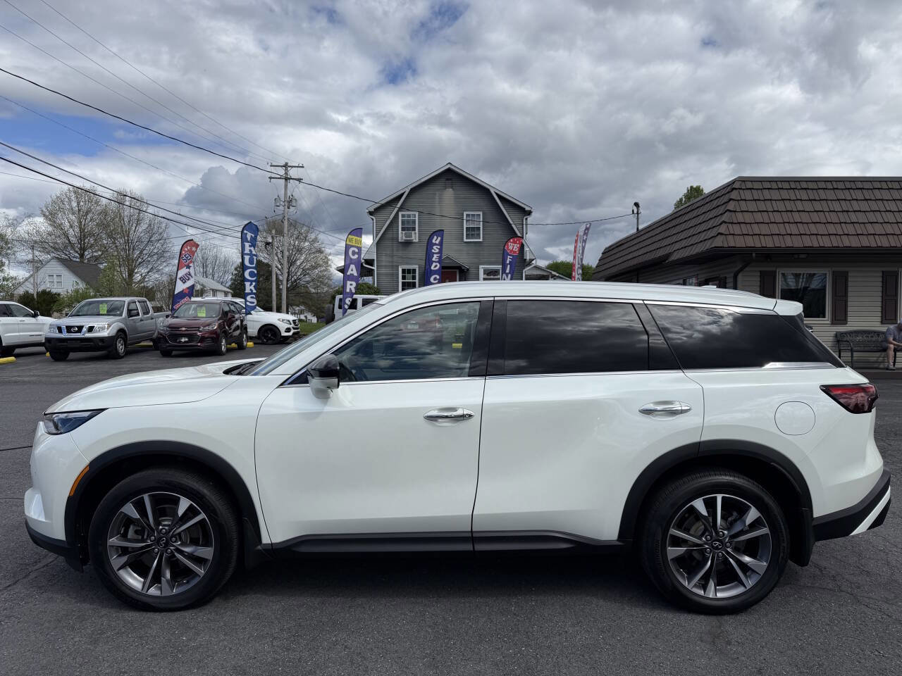 Used 2023 INFINITI QX60 Luxe w/ Cargo Package AWD/4WD image 2