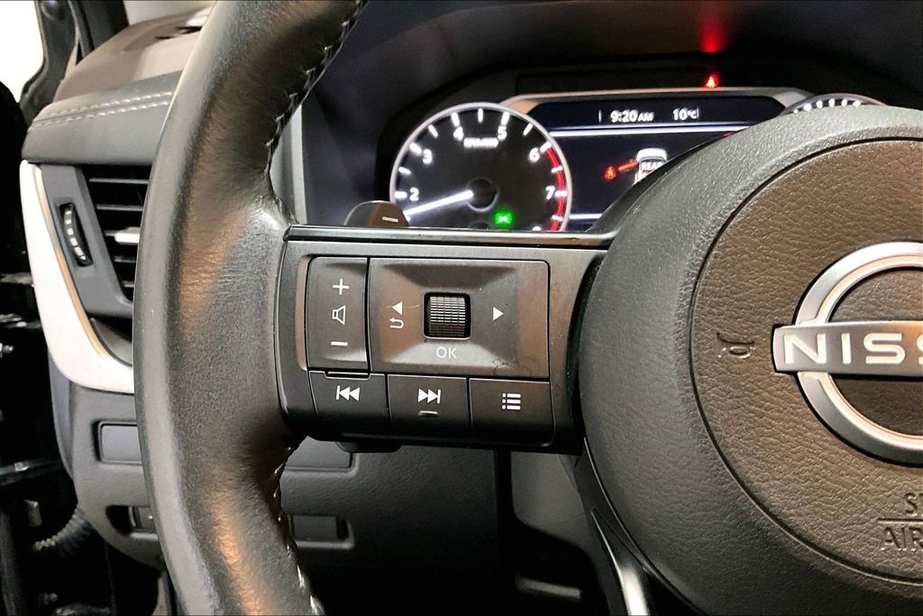 Used 2023 Nissan Rogue S image 11
