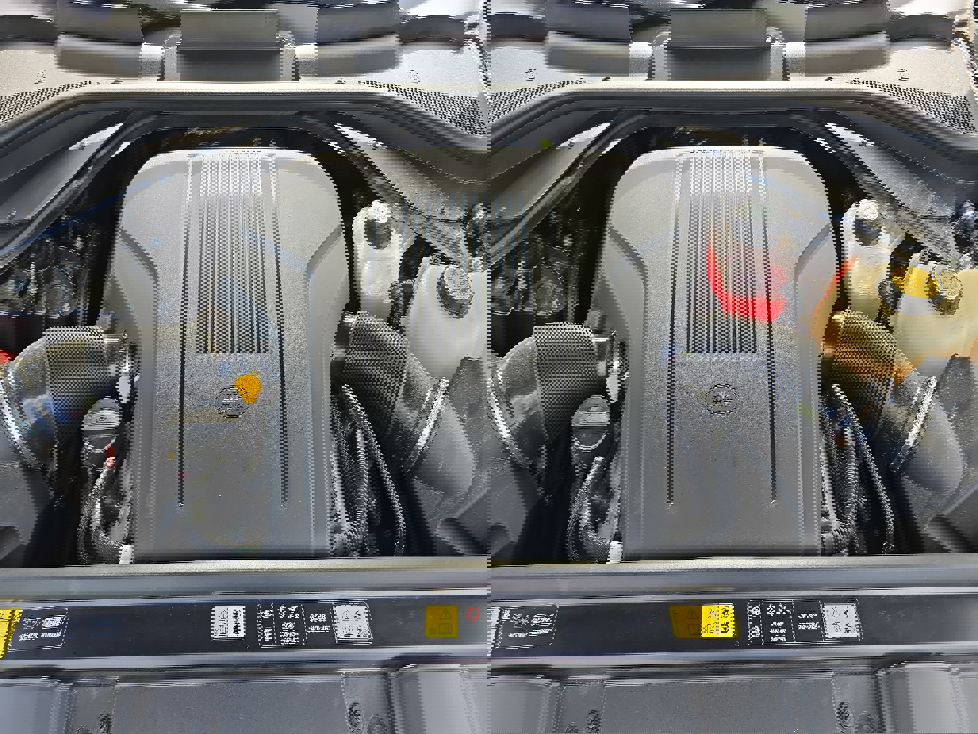 Certified 2025 Land Rover Range Rover Long Wheelbase Autobiography AWD/4WD image 32