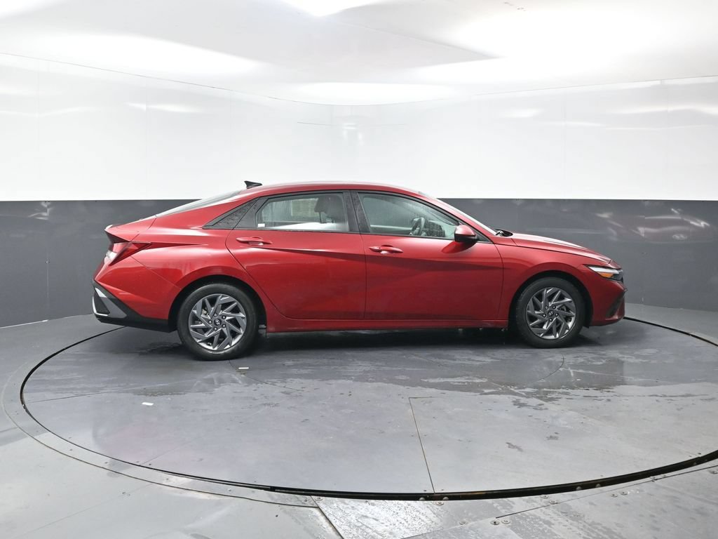 Used 2024 Hyundai Elantra SEL FWD image 3