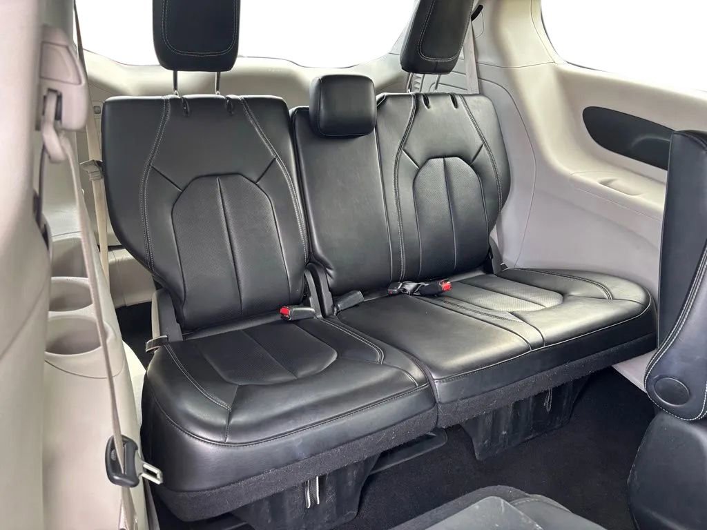 Used 2024 Chrysler Pacifica Limited FWD image 34
