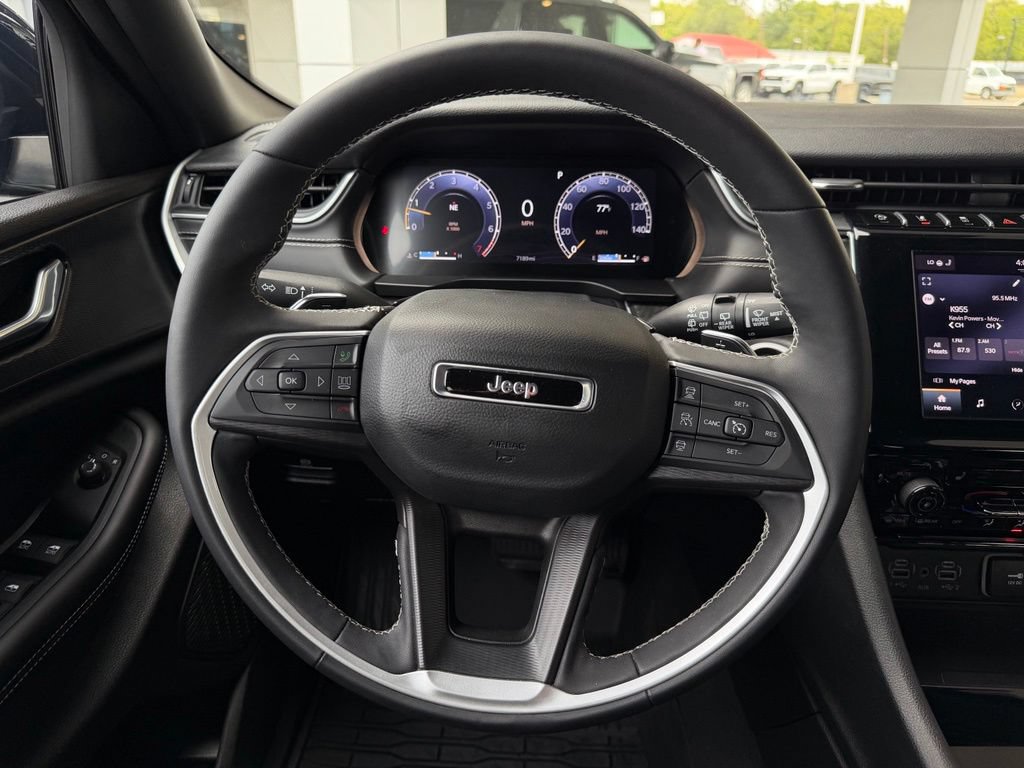 Used 2025 Jeep Grand Cherokee Altitude AWD/4WD image 19