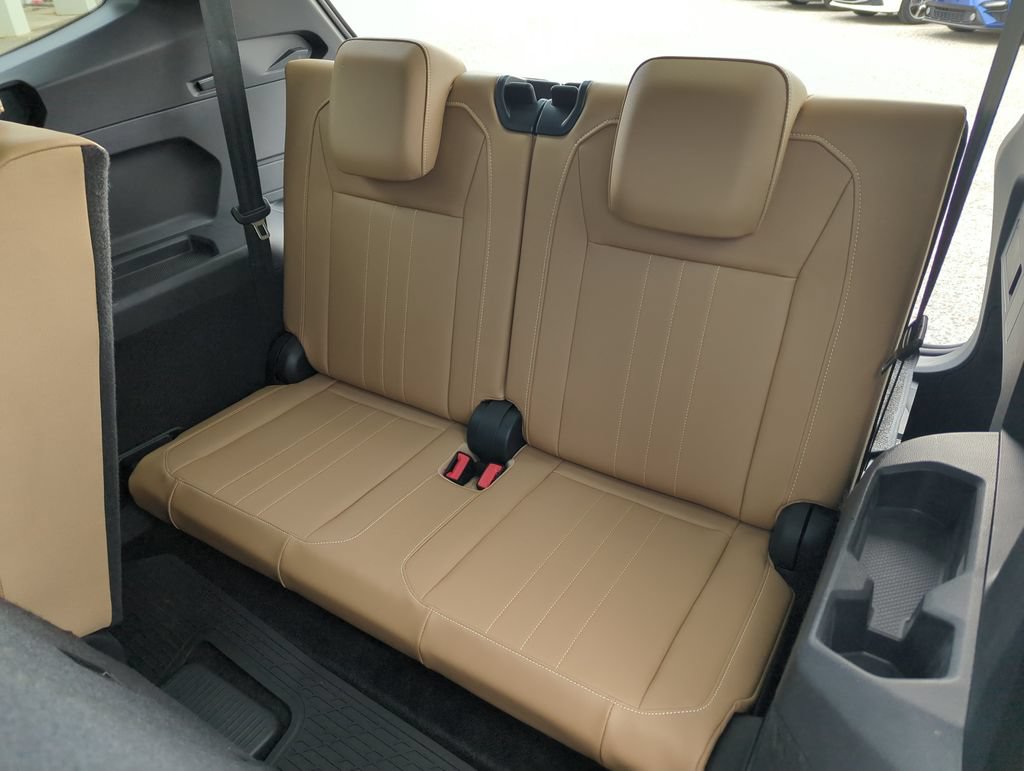 Certified 2024 Volkswagen Tiguan SE w/ Panoramic Sunroof Package FWD image 31