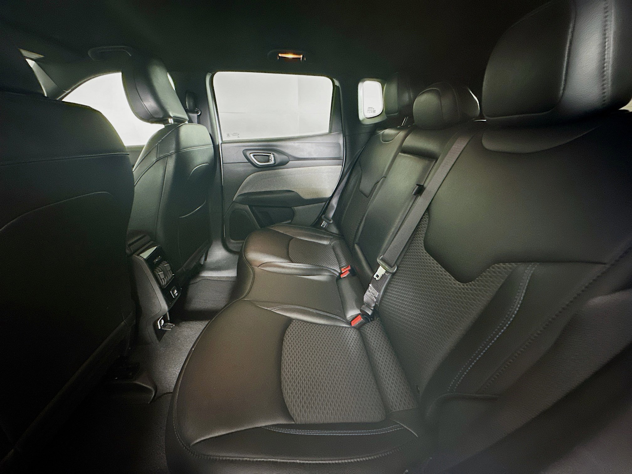 Used 2025 Jeep Compass Latitude image 28