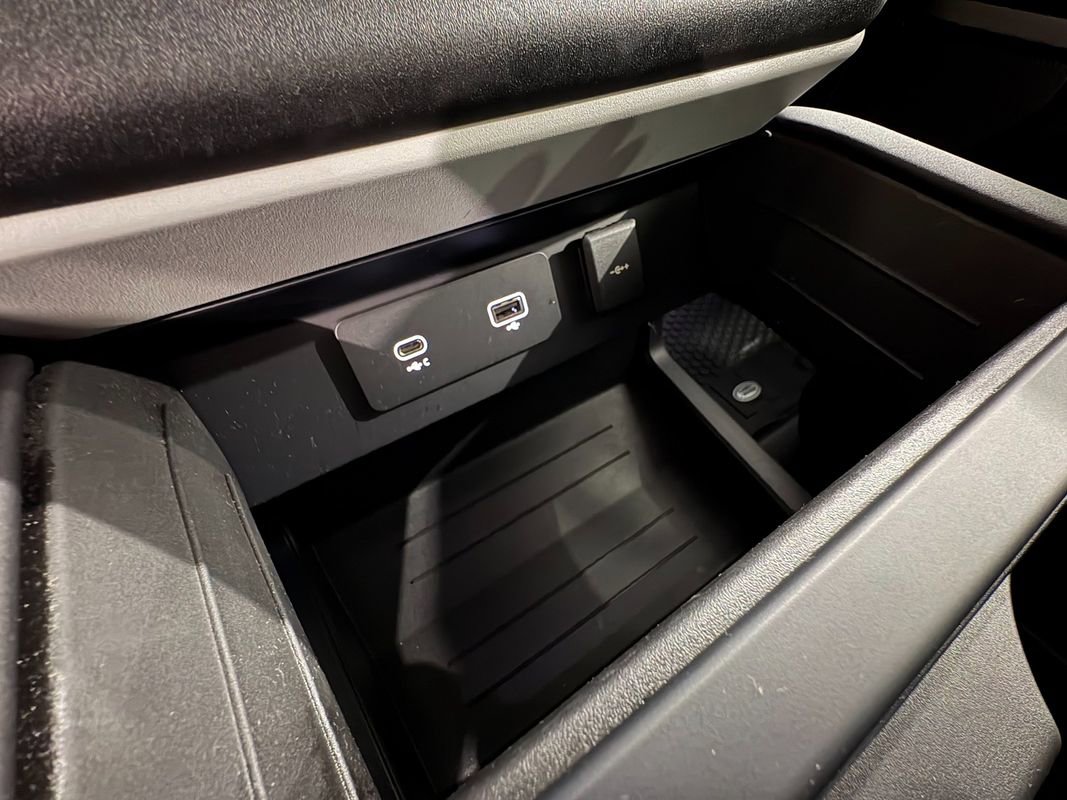 Used 2024 Land Rover Defender 110 S image 25