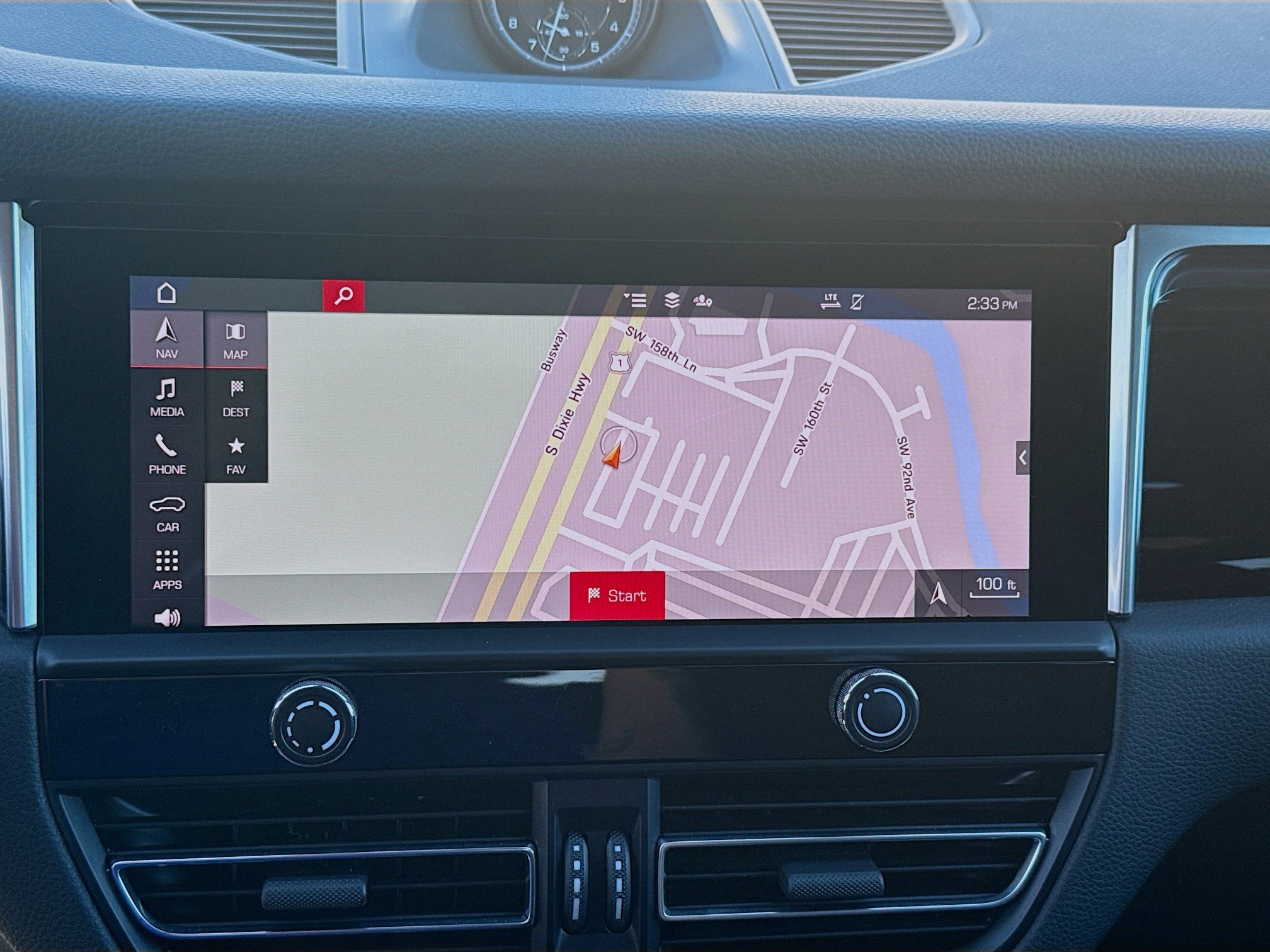 Used 2024 Porsche Macan image 11