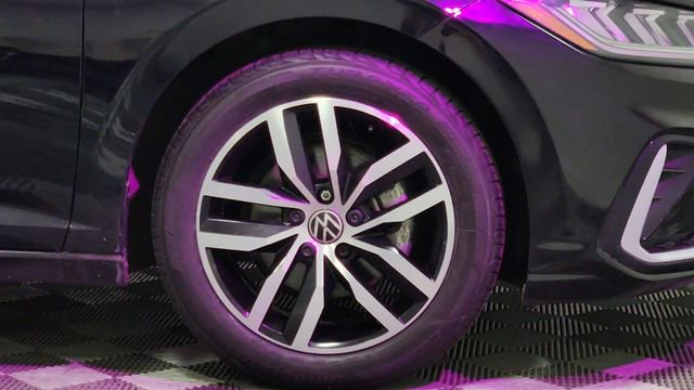 Used 2025 Volkswagen Jetta SE image 21