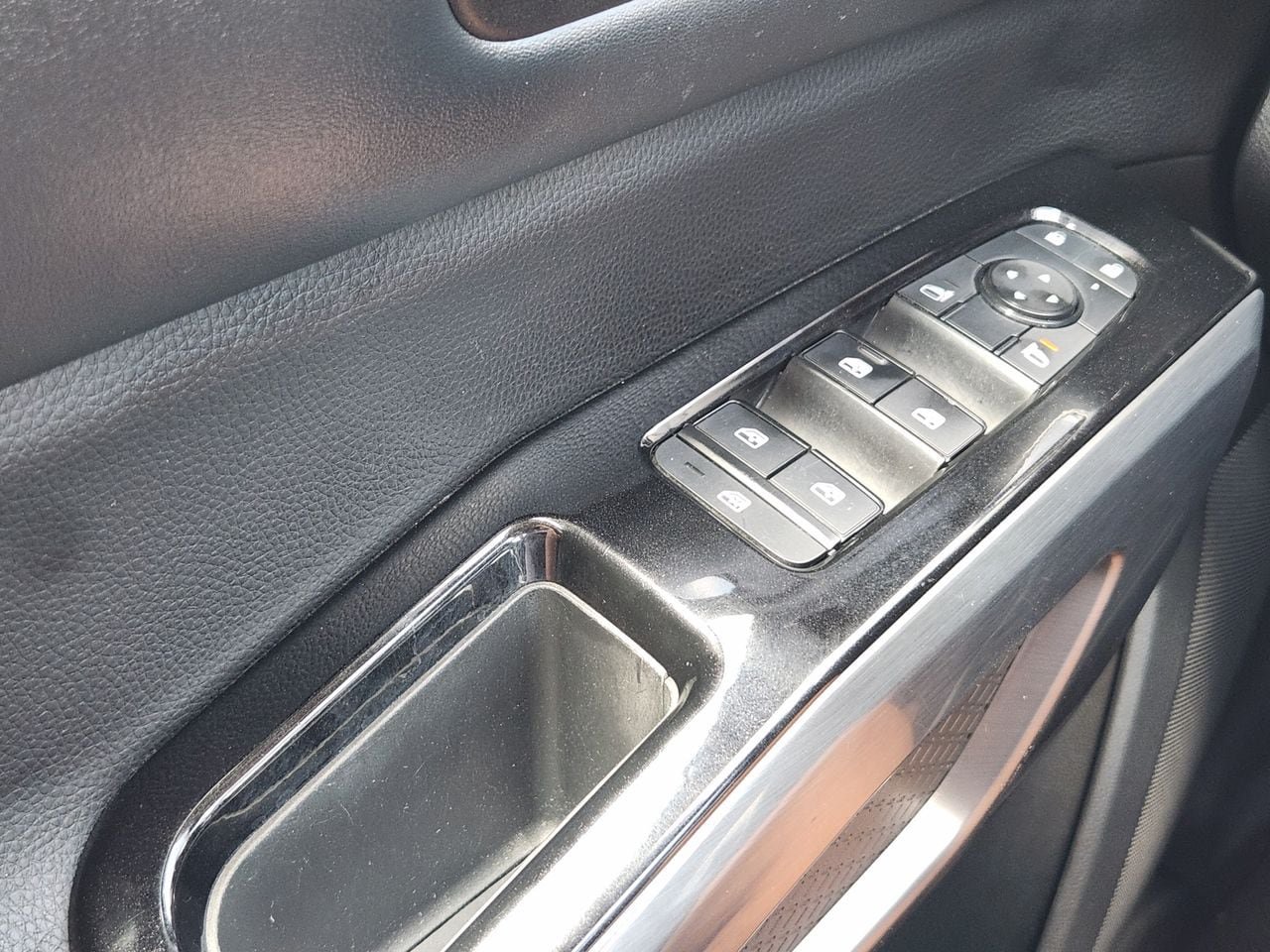 Used 2023 Nissan Pathfinder SL AWD/4WD image 22