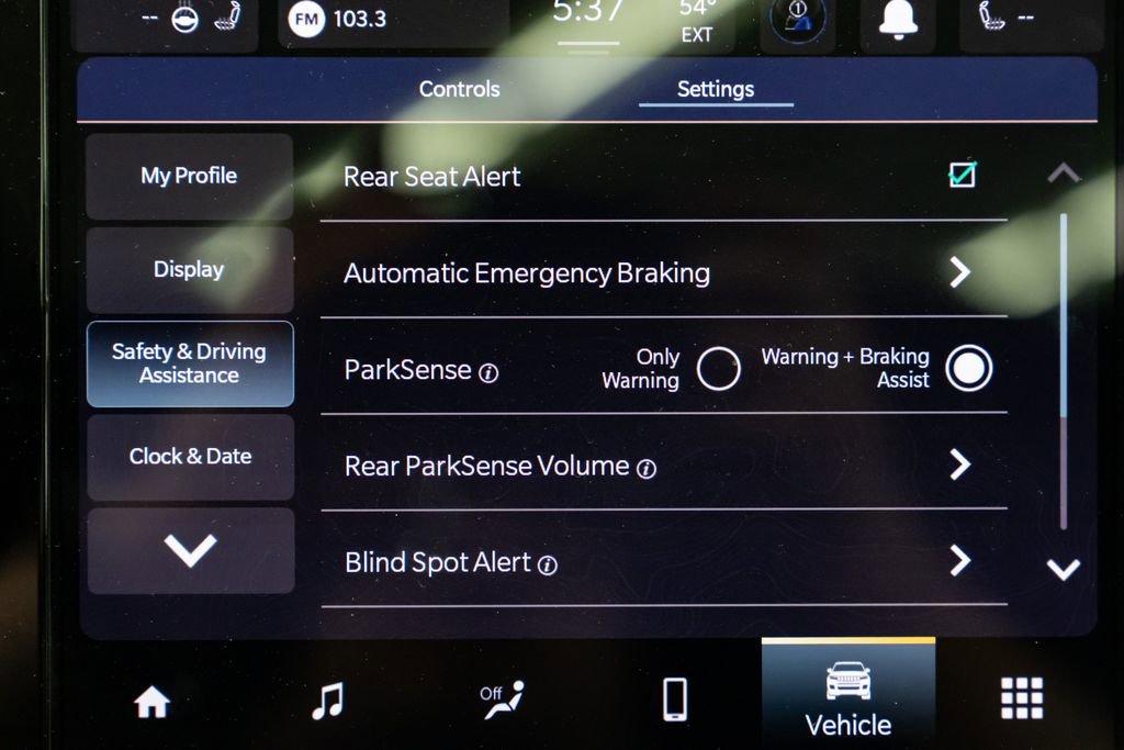 New 2025 Jeep Grand Cherokee Laredo X w/ Luxury Tech Group I image 18