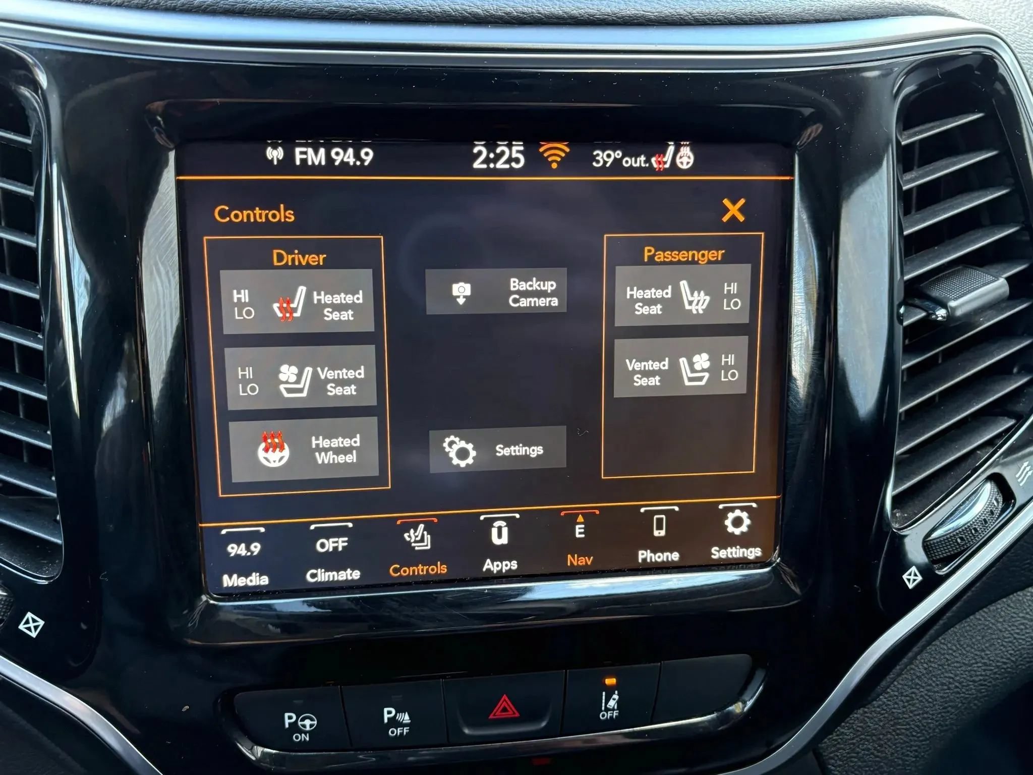 Used 2022 Jeep Cherokee Limited w/ Elite Package AWD/4WD image 41