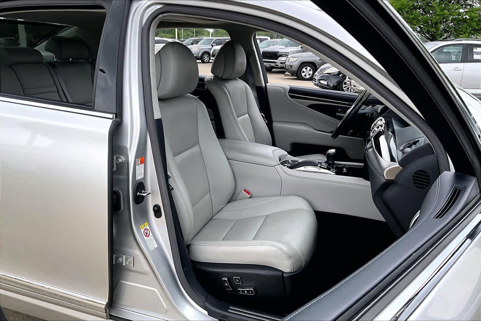 Used 2017 Lexus LS 460 L RWD image 8