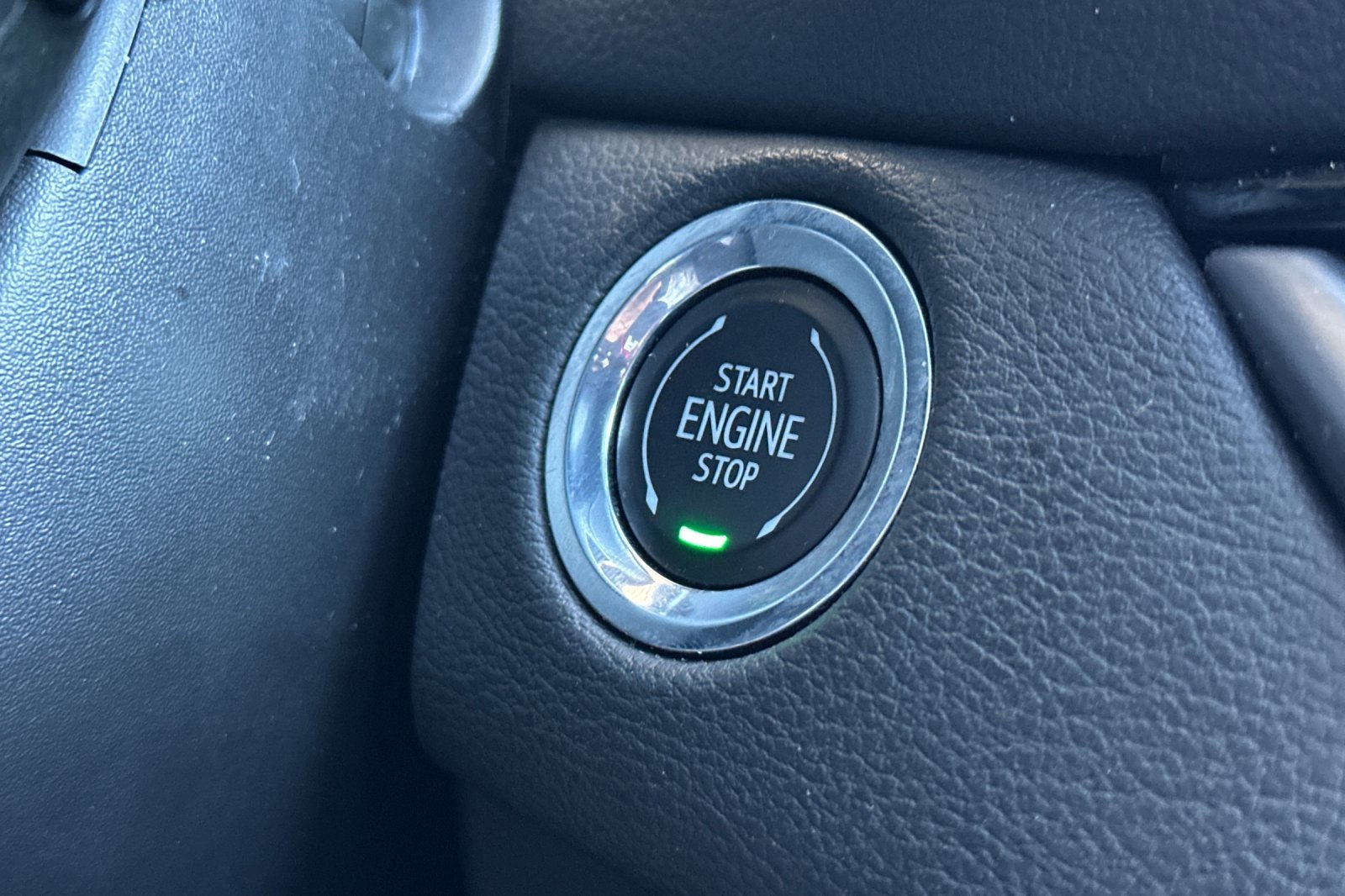 Used 2024 Cadillac XT4 Premium Luxury image 29