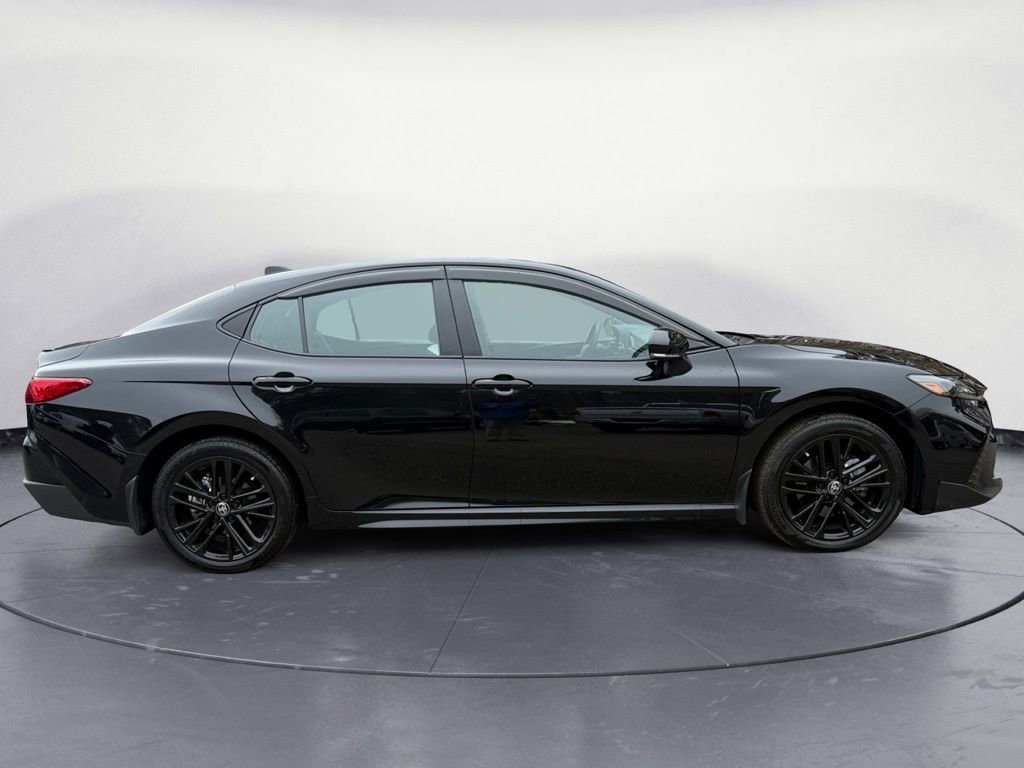 Used 2025 Toyota Camry SE image 6