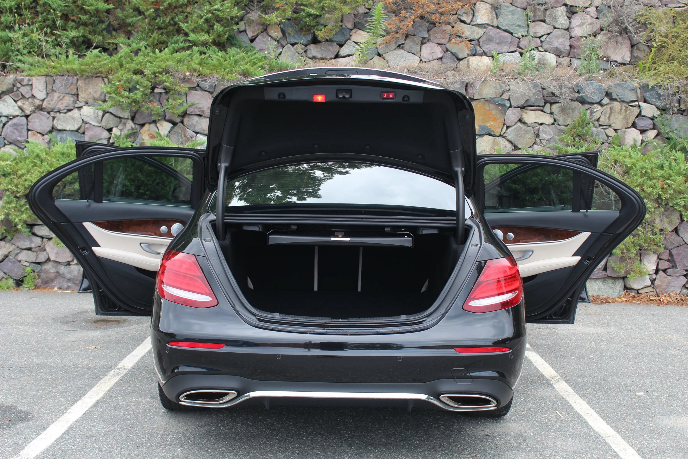 Used 2018 Mercedes-Benz E 400 4MATIC Sedan image 10