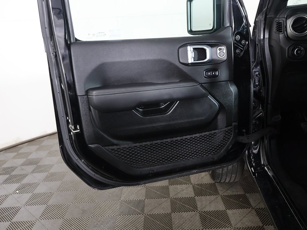 Used 2023 Jeep Wrangler Unlimited Sahara AWD/4WD image 18