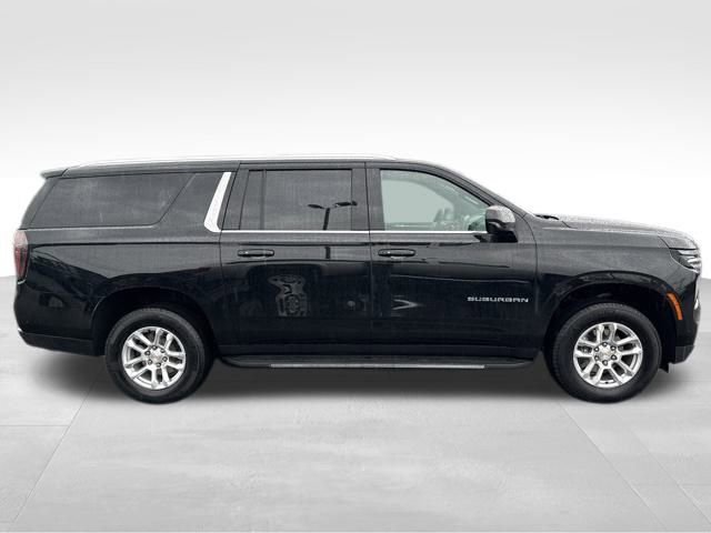Used 2025 Chevrolet Suburban LS image 8