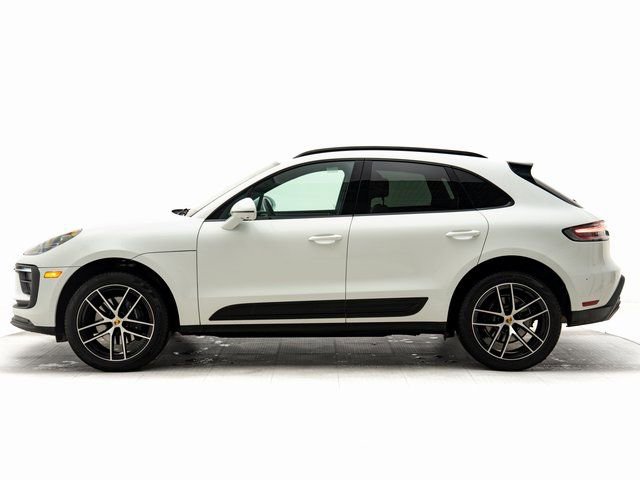 Certified 2025 Porsche Macan image 2