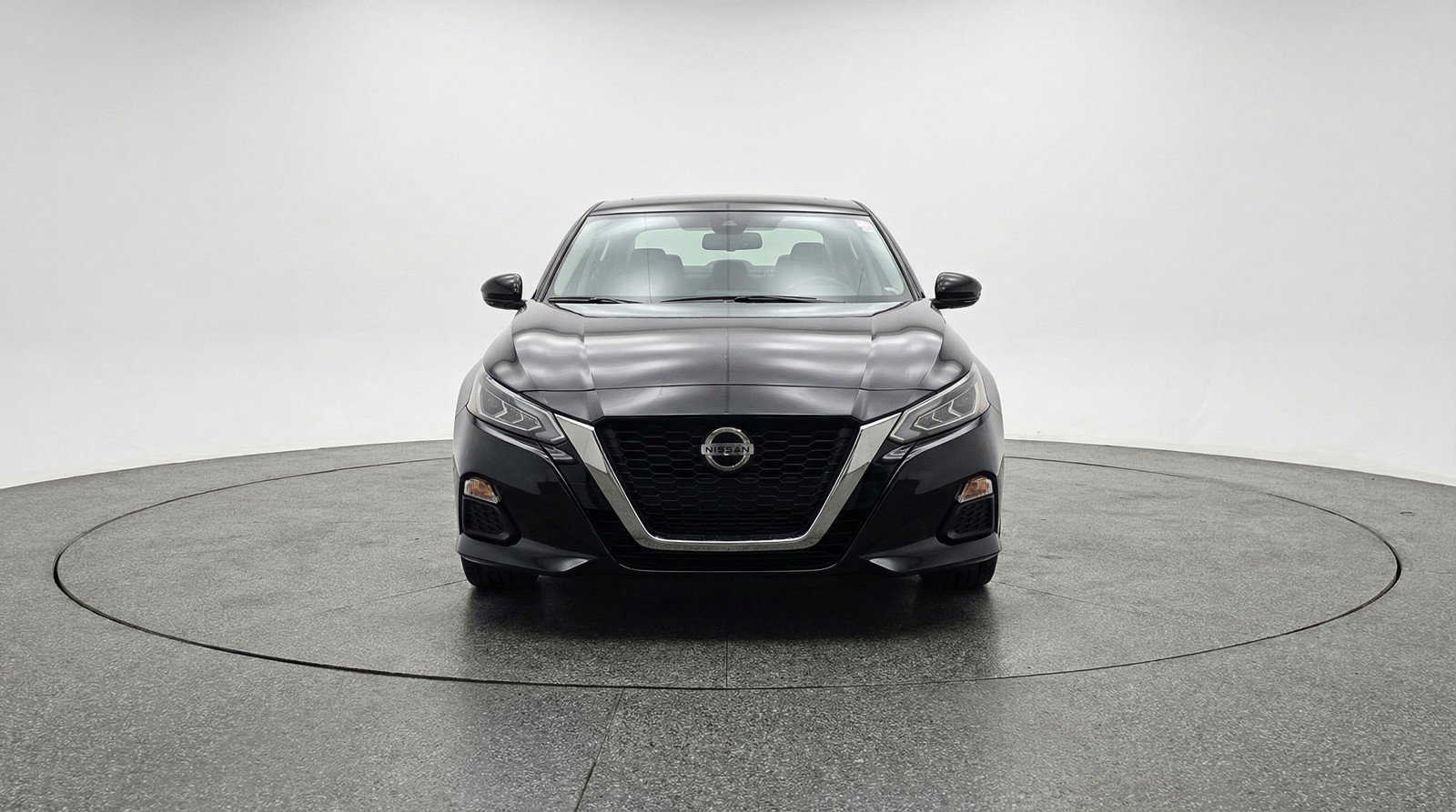 Used 2025 Nissan Altima 2.5 SV image 2