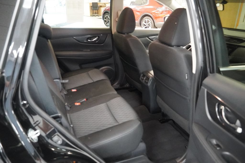 Used 2018 Nissan Rogue SV AWD/4WD image 21