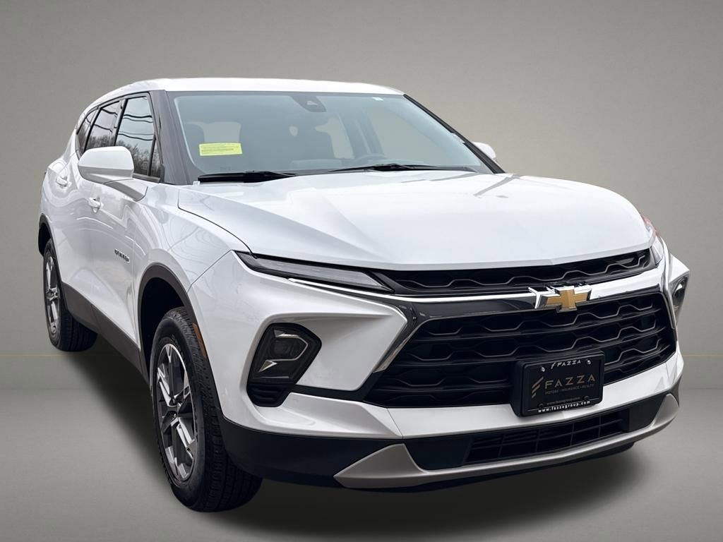 Used 2025 Chevrolet Blazer LT FWD image 8