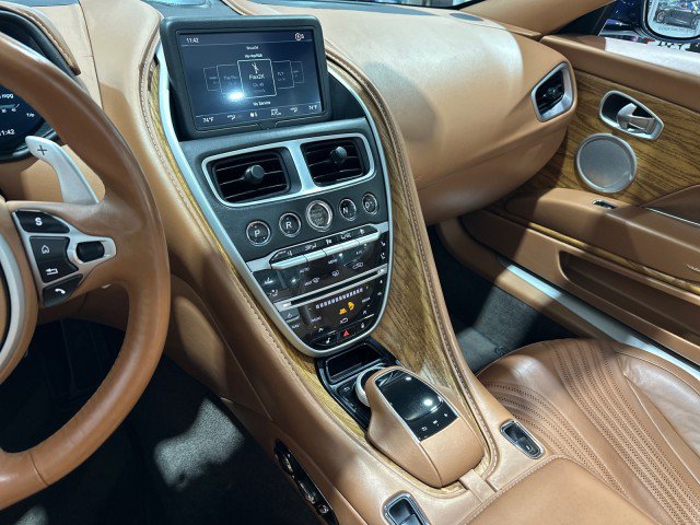 Used 2019 Aston Martin DB11 Volante RWD image 70