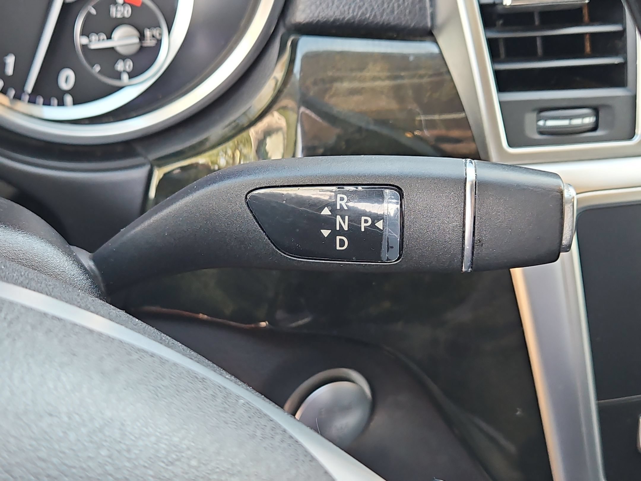 Used 2016 Mercedes-Benz GL 550 4MATIC image 17