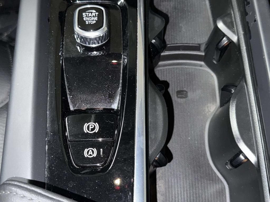 Used 2025 Volvo S60 B5 Plus AWD/4WD image 22