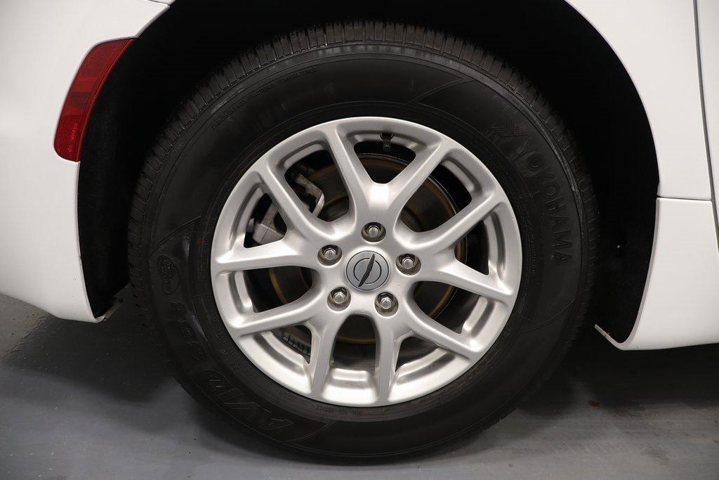 Used 2025 Chrysler Pacifica Select image 26