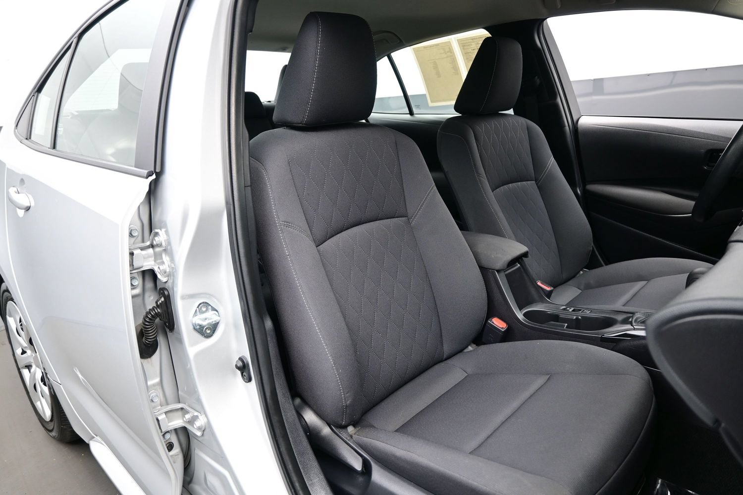 Used 2025 Toyota Corolla LE FWD image 13